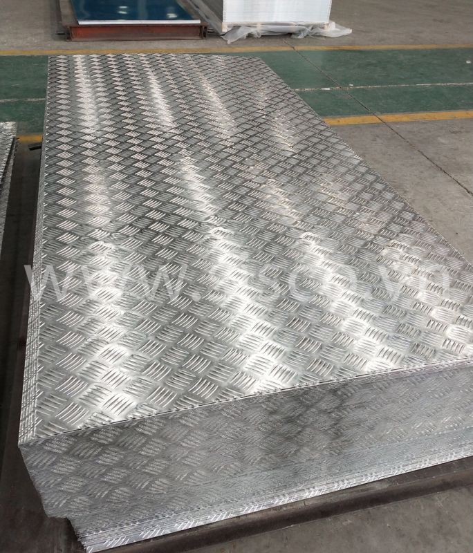 Những Ứng Dụng Của Nhôm Gân Chống Trượt Cần Thiết Trong Đời Sống